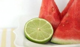 头像夏季吃瓜,夏季吃瓜的清凉时光