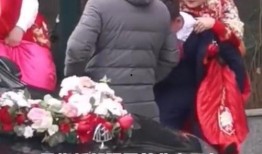 西安新郎吃瓜事件,一场意外的婚礼风波