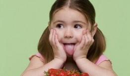 外国女孩吃辣酸瓜,外国女孩的味蕾冒险之旅