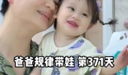 宝宝吃瓜有趣瞬间,甜蜜瓜果下的童真笑颜