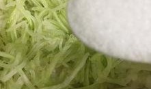 女子吃瓠子瓜,女子误食瓠子瓜引发的健康警示