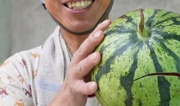 工地吃瓜视频,揭秘工地生活百态