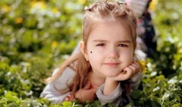 外国女孩吃辣酸瓜,外国女孩的味蕾冒险之旅