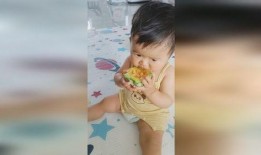 儿童吃瓜肚兜,儿童吃瓜肚兜，萌趣盎然的传统服饰新风尚